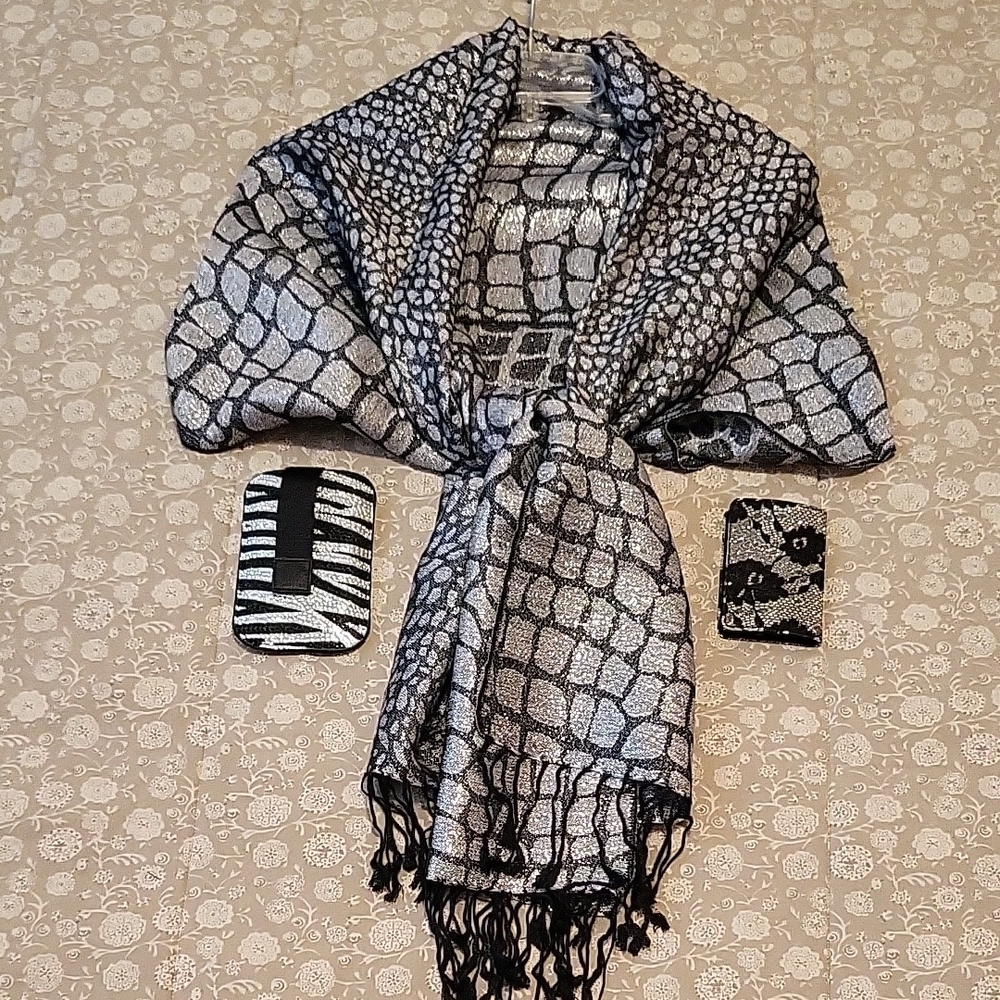 NEW Glam-Girl-at-the-Office Accessory Bundle! Metallic Silver & Black, 3 pieces!